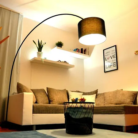 Relaction, Bis 4 Personen, 300m Zum Lift! Skiverleih 30m! Erdgeschoss Mit Terasse! Wifi! * Winterberg